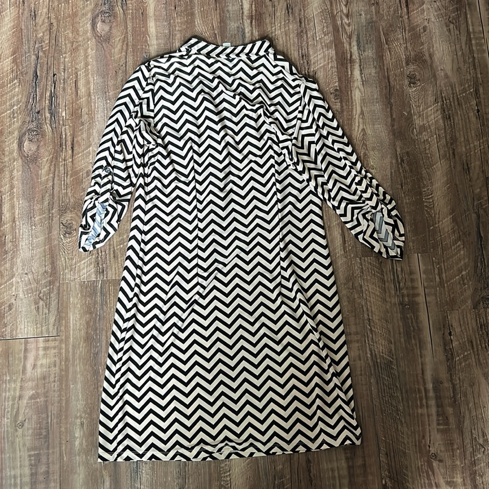 Black and Bage  Chevron Dress - Picture 2 of 5